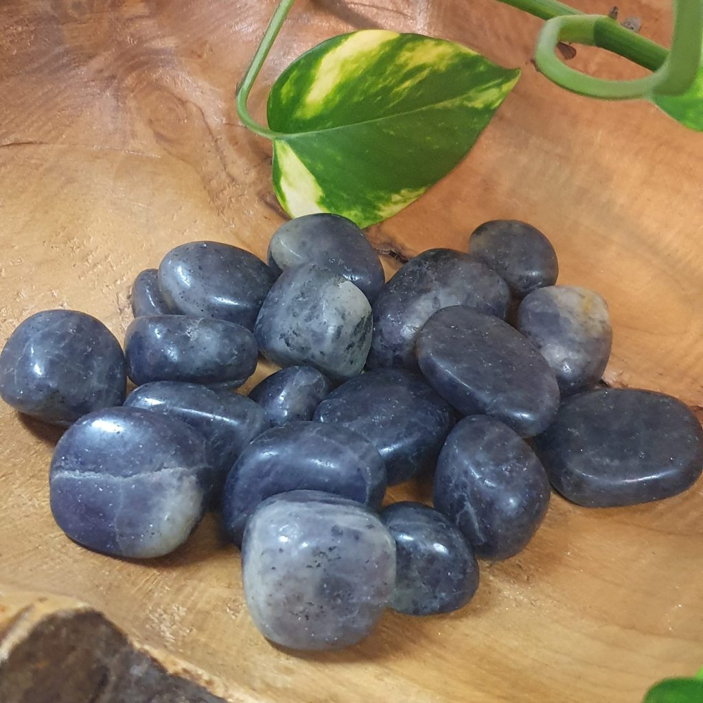iolite tumbles